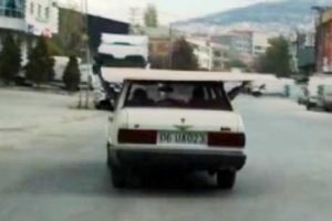 G&ouml;renler d&ouml;n&uuml;p bir kez daha baktı