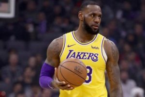 LeBron eski takımının ateşini s&ouml;nd&uuml;rd&uuml;