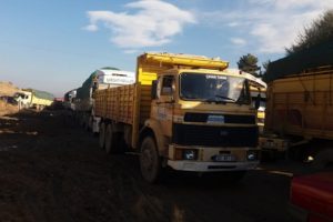 Şeker Fabrikası &ouml;n&uuml;nde metrelerce TIR ve kamyon kuyruğu