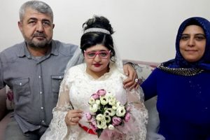 Engelli kızları i&ccedil;in ''damatsız'' d&uuml;ğ&uuml;n yaptılar