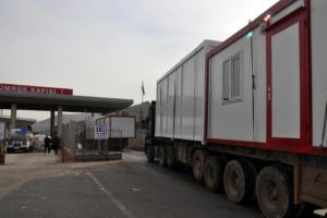 İdlib'e beton blok ve konteyner sevkiyatı