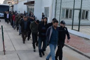 Besicileri tehdit edip bunu yapmışlardı... 21 kişiye g&ouml;zaltı!