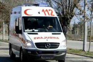 &Uuml;zerine kamyon kasası devrilen tamirci can verdi!