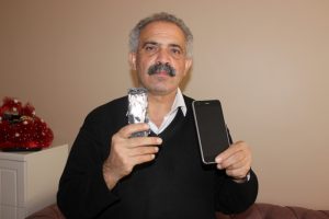 Cep telefonu bomba gibi patladı, teknolojiye k&uuml;st&uuml;