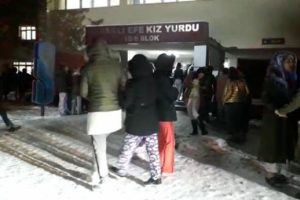 Kız yurdunda panik! Faciadan d&ouml;n&uuml;ld&uuml;