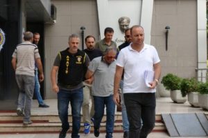 Bursa'da 'gelin arabalı' soyguncu, kuyumcuyu soymaya değil, havaya ateş etmeye gelmiş