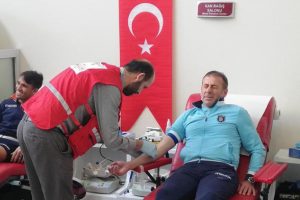 Abdullah Avcı ve futbolcular kan bağışladı
