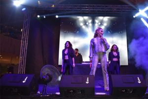 İrem Derici hayranlarını coşturdu