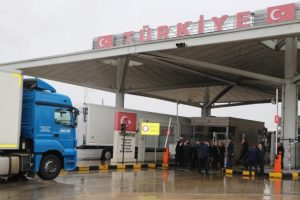 Sınır kapılarında tır kuyruklarının oluşması engellenecek