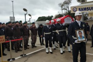 Polis memuru kalbine yenik d&uuml;şt&uuml;