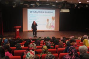 Ankara'da  &Ccedil;ocuk Hakları G&uuml;n&uuml; semineri