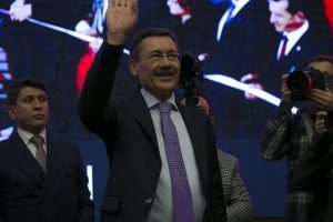 Flaş iddia: 'G&ouml;k&ccedil;ek, &Ouml;zhaseki'ye desteğine karşılık bakanlık koltuğu istiyor'