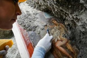 Zeus'un kuğu kılığında duvar resmi bulundu