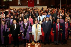 ER&Uuml; Diş Hekimliği Fak&uuml;ltesi'nde '&Ouml;nl&uuml;k Giyme T&ouml;reni' d&uuml;zenlendi