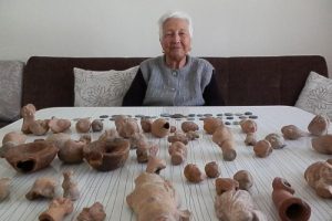 Tarlasında buldu! Tam 105 par&ccedil;a