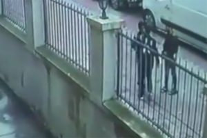 Sokak ortasında gasp dehşeti