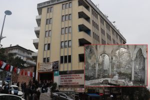 Binanın altındaki tarihi hamam g&uuml;n y&uuml;z&uuml;ne &ccedil;ıkarıldı
