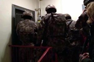 4 ilde FET&Ouml;'n&uuml;n gaybubet evlerine operasyon
