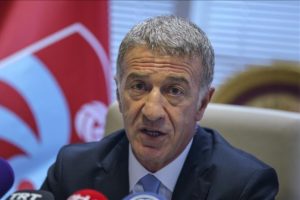 Trabzonspor'da Ahmet Ağaoğlu başkan adaylığını a&ccedil;ıkladı