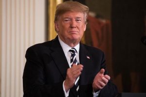 Trump, Alman otomobil &uuml;reticilerini Beyaz Saray'a davet etti