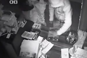 2 dakikada 18 bin liralık sigara hırsızlığ