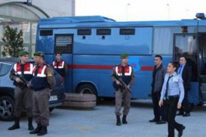 Muayene olması i&ccedil;in hastaneye getirilen mahkum firar etti