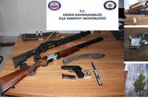 Balıkesir'de silah ve uyuşturucu operasyonu