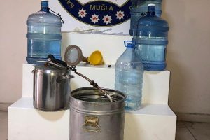 55 litre sahte rakı ele ge&ccedil;irildi