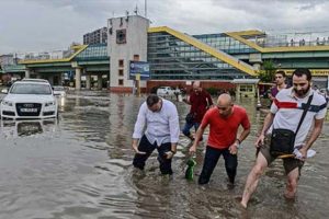 AKOM İstanbul i&ccedil;in yağmur ve fırtına uyarısında bulundu