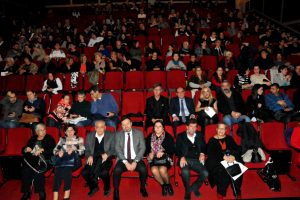 Bursa'da mali m&uuml;şavirler 'Mor Salkım' kadınları i&ccedil;in sahneye &ccedil;ıktı