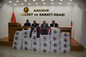 210 &ouml;ğrenciye eşofman dağıtıldı