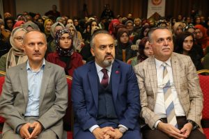 Bursa B&uuml;y&uuml;kşehir Belediye Başkanı Aktaş gen&ccedil;lerle bir araya geldi