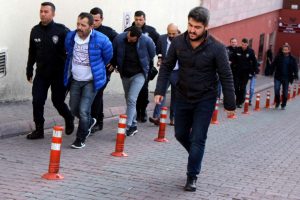 Uyuşturucu tacirleri hakim karşısında!
