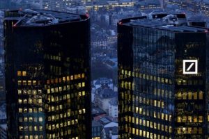 Almanya'nın en b&uuml;y&uuml;k bankası eriyor