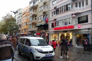 Film sahnelerini aratmayan g&ouml;r&uuml;nt&uuml;ler! Para alınca intihardan vazge&ccedil;ti
