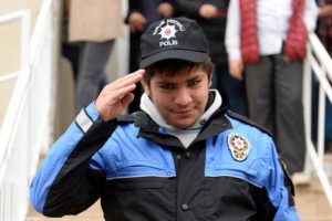 Polis otosuyla okula gitme hayali ger&ccedil;ek oldu