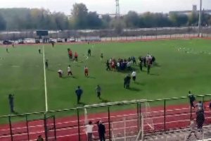 Amat&ouml;r ma&ccedil;ta kavga! 11 futbolcu kırmızı kart g&ouml;rd&uuml;