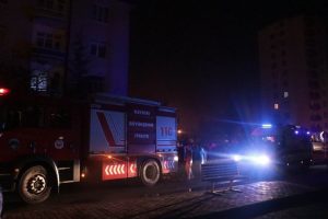 Yangında 2 kişi dumandan zehirlendi