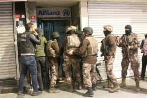 Uyuşturucu satıcılarına operasyon: &Ccedil;ok sayıda g&ouml;zaltı var