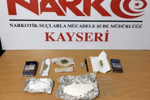 Polis uyuşturucu tacirlerine g&ouml;z a&ccedil;tırmıyor