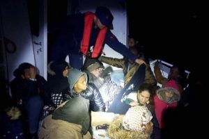 20 ka&ccedil;ak g&ouml;&ccedil;men yakalandı