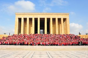 Gen&ccedil;ler, 24 Kasım &ouml;ncesi Baş&ouml;ğretmen Atat&uuml;rk'&uuml;n huzurunda