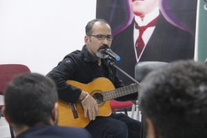 Bursa'da memur İncel'den &ouml;ğretmenler i&ccedil;in &ouml;zel beste