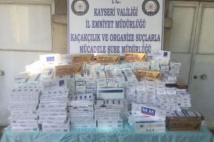Kayseri polisi ka&ccedil;ak sigaraya ge&ccedil;it vermedi!