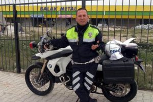 Kalp krizinden yaşamını yitiren trafik polisi, son yolculuğuna uğurlandı