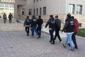 Ter&ouml;r &ouml;rg&uuml;t&uuml;n&uuml;n h&uuml;cre yapılanmasına operasyon: 11 g&ouml;zaltı