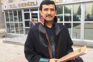 1 TL'lik tazminat davasını kazandı! Faiziyle geri aldı