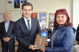 &Ouml;ğretmenlere &ouml;zel ahşap anı defteri