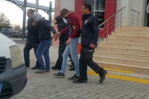 &Ccedil;aldılar, sattılar, yakalandılar