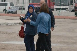 Durak dışında inmesine izin vermeyince dehşet sa&ccedil;tı!